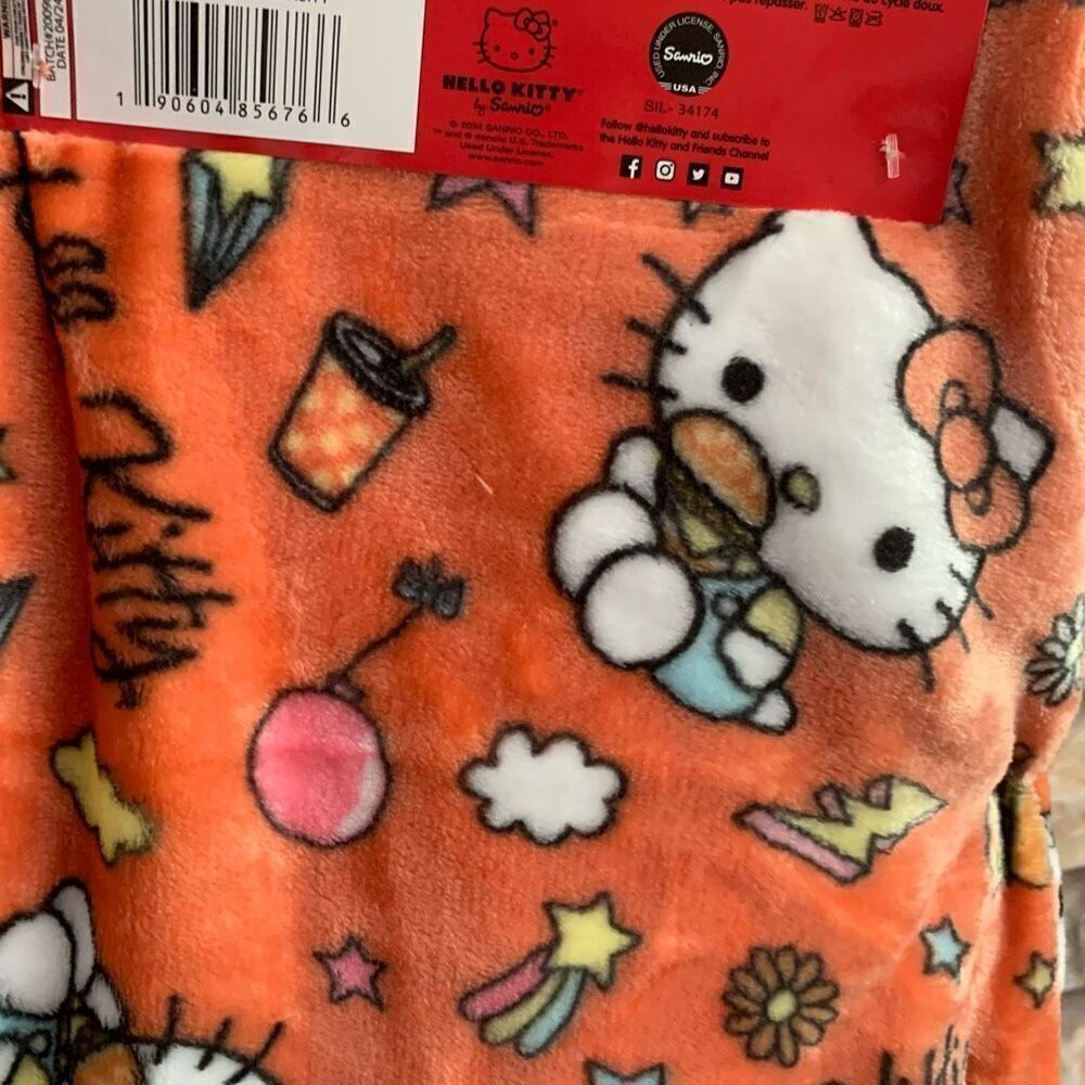 Hello kitty cloud throw blanket hamburger theme summer hellokittycore - Picture 8 of 10